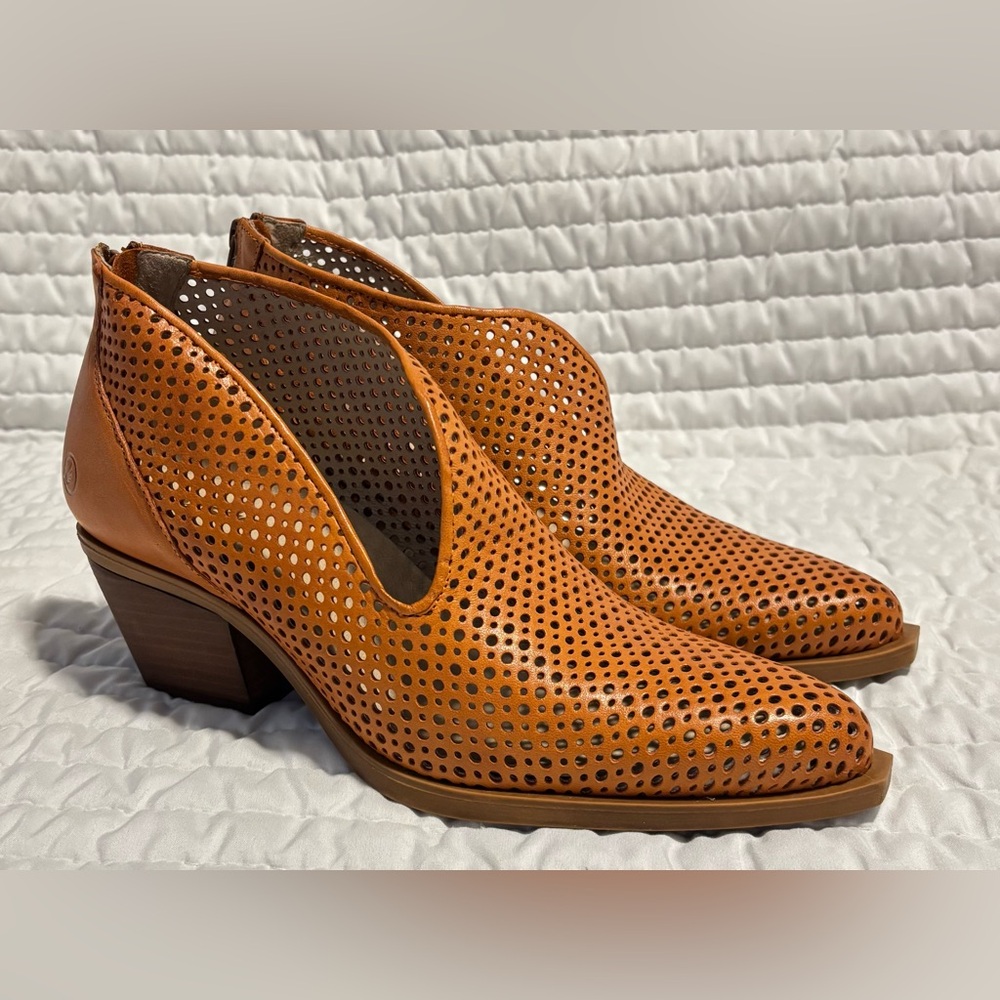 Casta Made in Portugal Heels. Brand New Never Worn